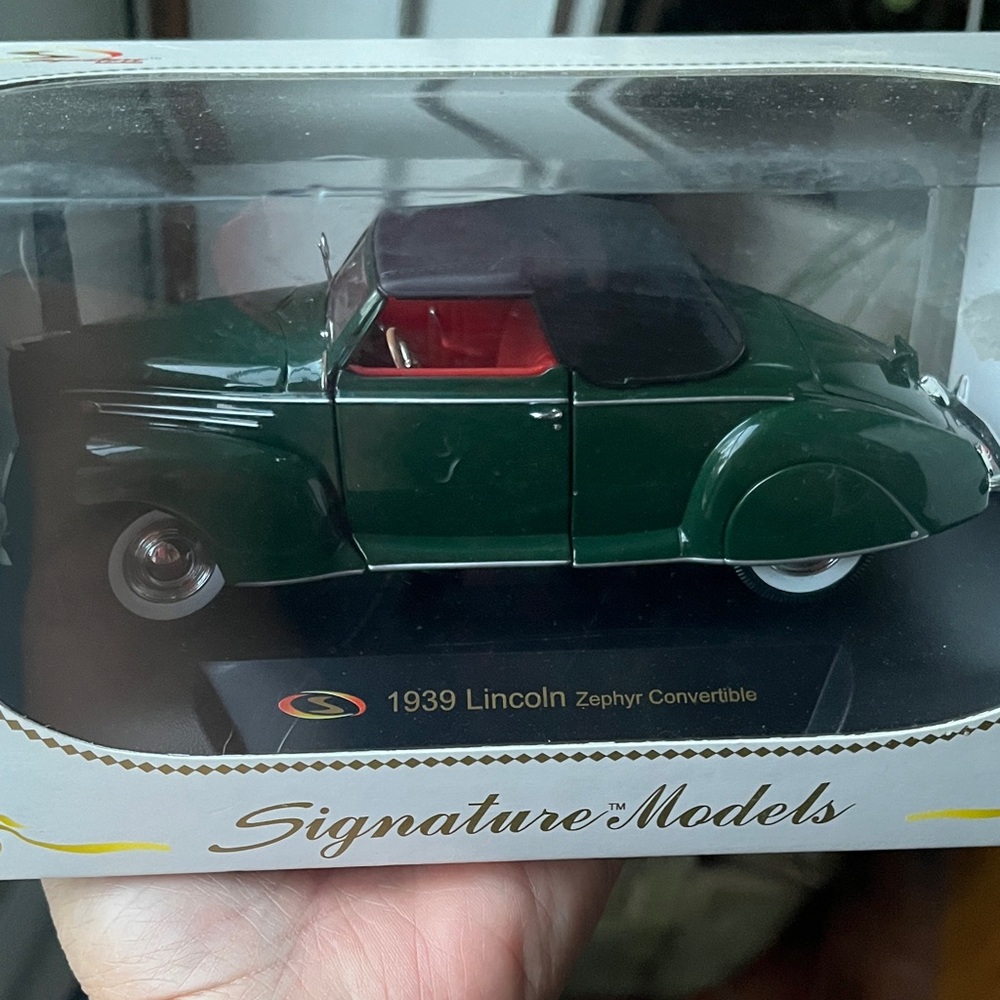1939 Lincoln Zephyr Convertible Model Car